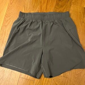 Lululemon surge shorts 6 inch size Small (GREY)